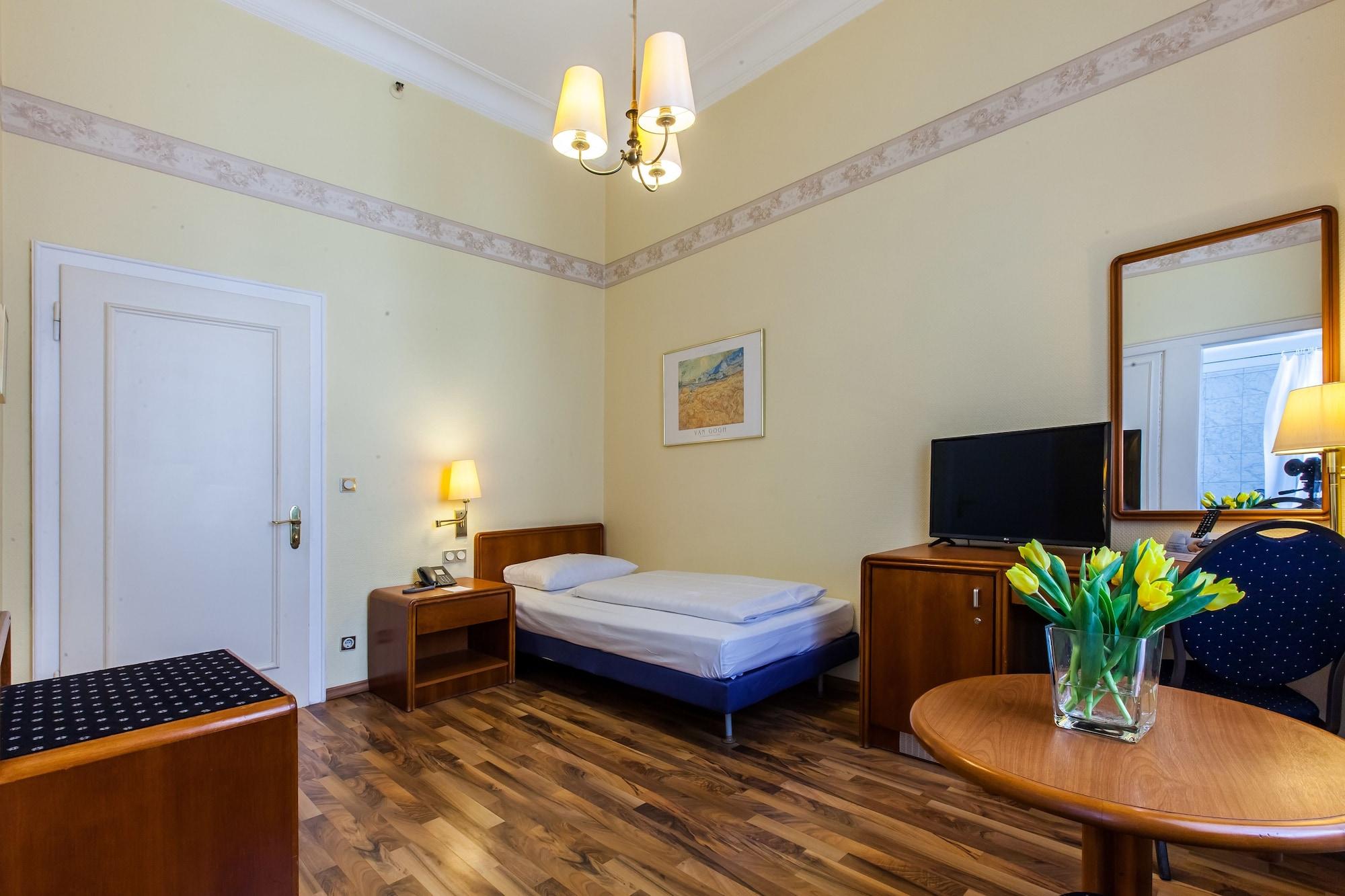 Hotel Monopol - Central Station Frankfurt am Main Luaran gambar