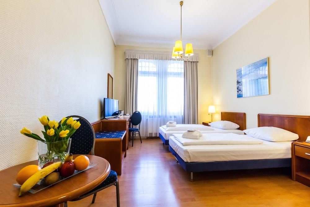 Hotel Monopol - Central Station Frankfurt am Main Luaran gambar